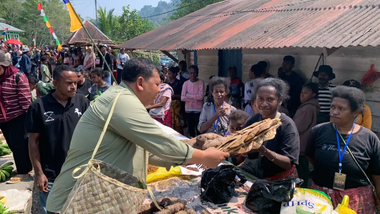 Pasar Barter Qpeh Kangangandin: Saat Tradisi Leluhur Menemukan Masa Depan Pala Tomandin